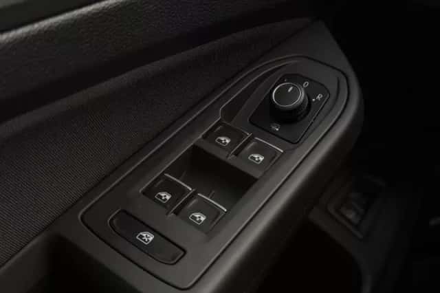 Volkswagen Golf (2022) thumbnail 6
