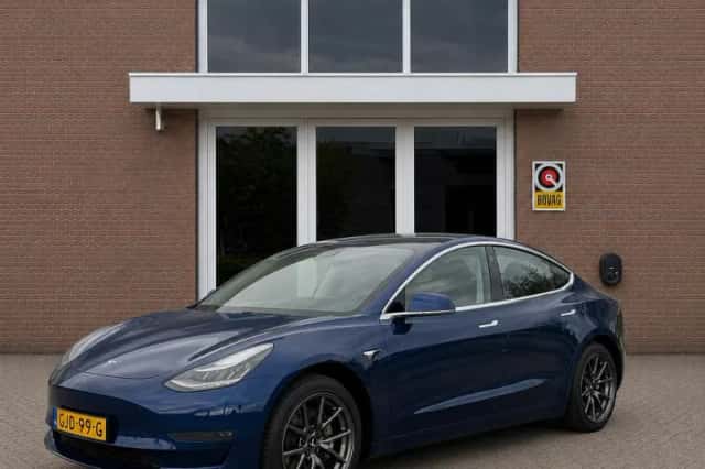 Tesla Model 3 (2020) thumbnail 1