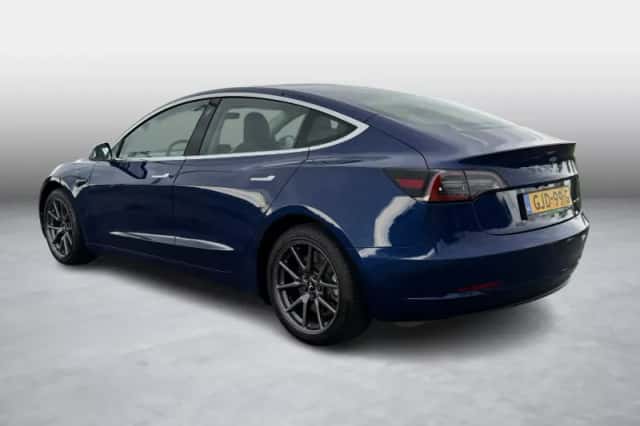 Tesla Model 3 (2020) thumbnail 3