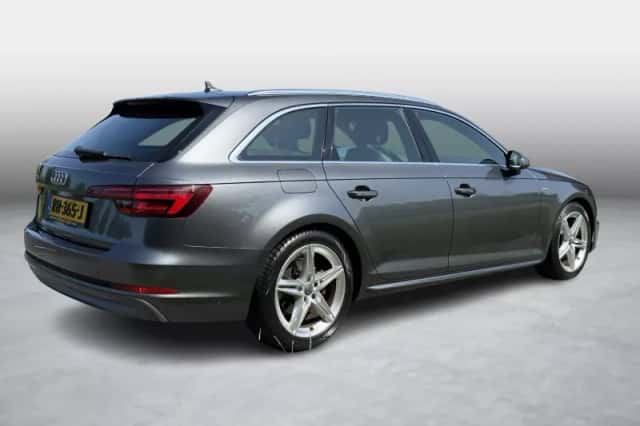 Audi A4 (2018) thumbnail 5