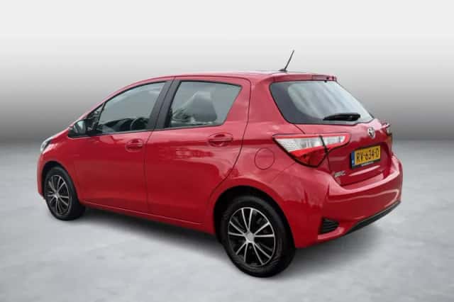 Toyota Yaris (2018) thumbnail 3