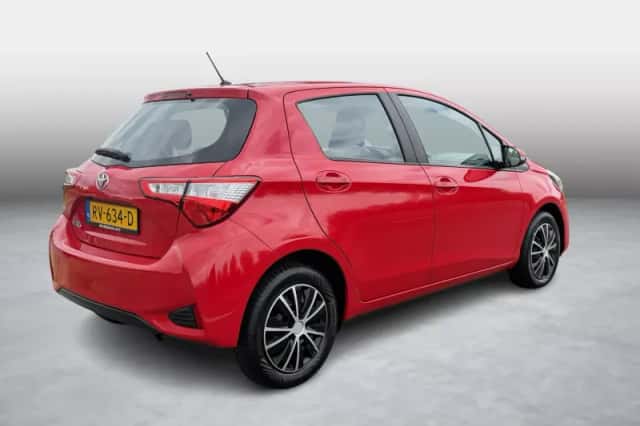 Toyota Yaris (2018) thumbnail 5