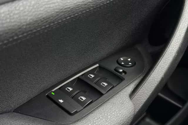 BMW X1 (2015) thumbnail 6