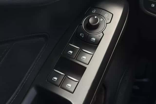Ford Focus (2021) thumbnail 6