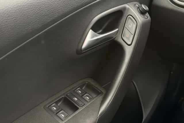 Volkswagen Polo (2016) thumbnail 6