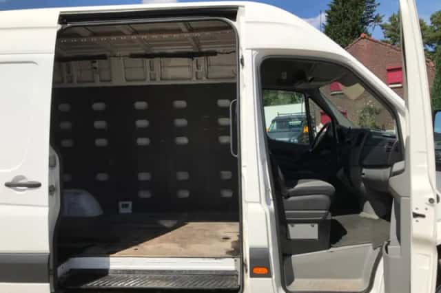 Volkswagen Crafter (2013) thumbnail 3