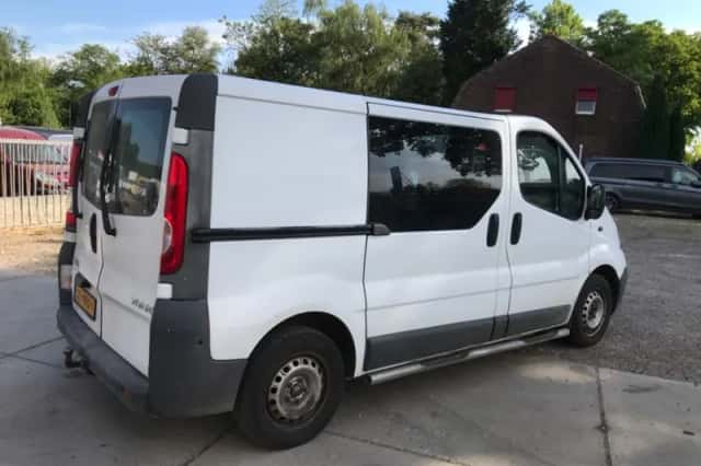 Opel Vivaro (2008) thumbnail 3