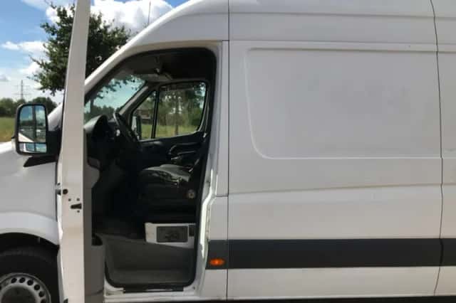 Volkswagen Crafter (2012) thumbnail 3