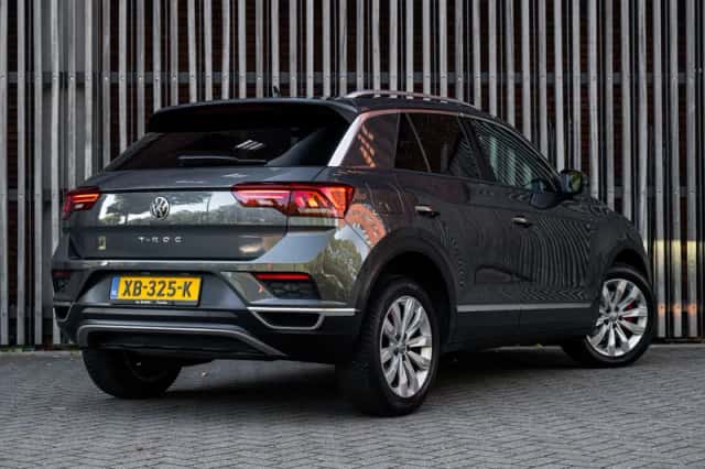 Volkswagen T-Roc (2018) thumbnail 2