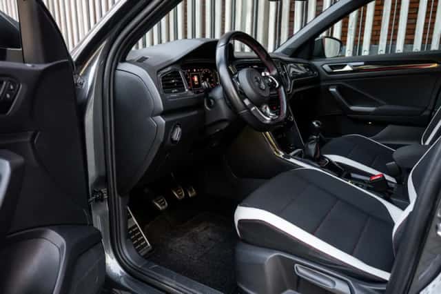 Volkswagen T-Roc (2018) thumbnail 3