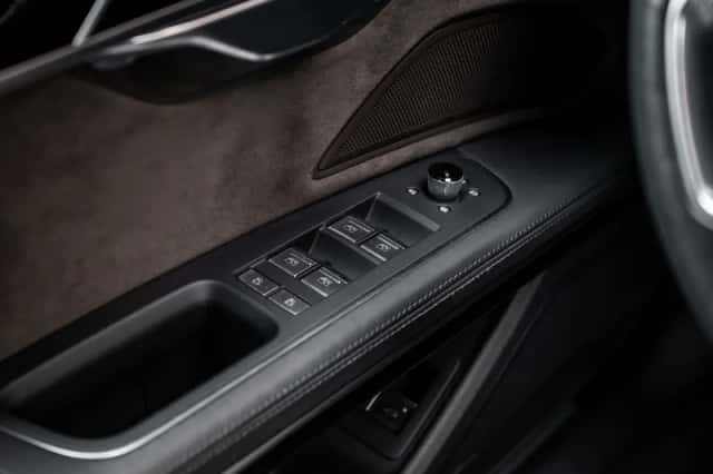 Audi A8 (2020) thumbnail 5