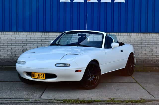 Mazda MX-5 (1990) thumbnail 1