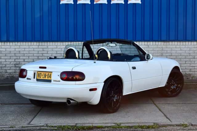 Mazda MX-5 (1990) thumbnail 4