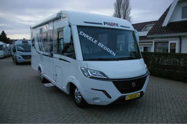 Pilote Essentiel (2016) thumbnail 1