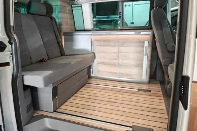 Volkswagen California (2021) thumbnail 3