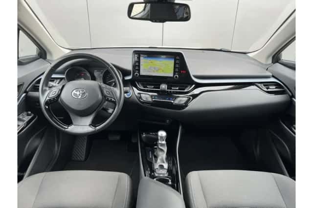 Toyota C-HR (2020) thumbnail 3