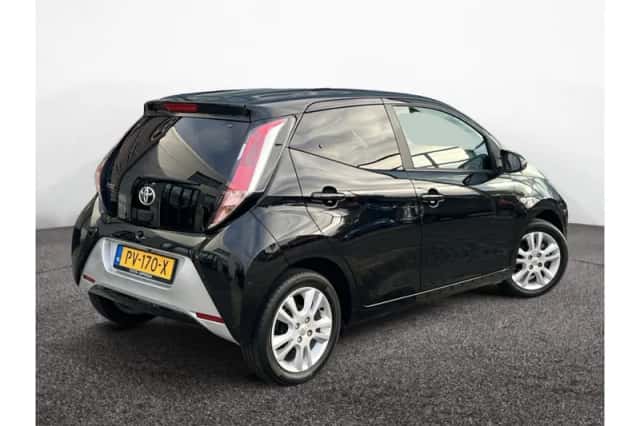 Toyota Aygo (2017) thumbnail 2