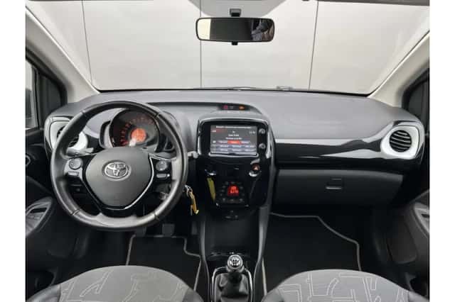 Toyota Aygo (2017) thumbnail 3