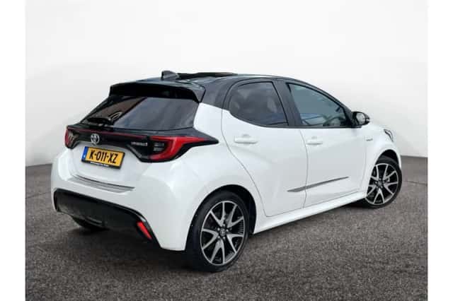 Toyota Yaris (2021) thumbnail 2