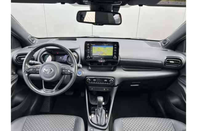 Toyota Yaris (2021) thumbnail 3