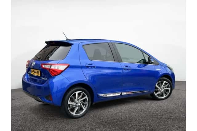 Toyota Yaris (2017) thumbnail 2