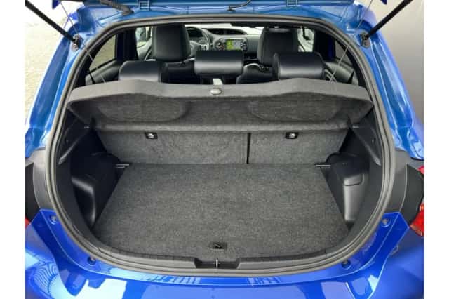 Toyota Yaris (2017) thumbnail 4