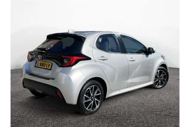 Toyota Yaris (2021) thumbnail 2