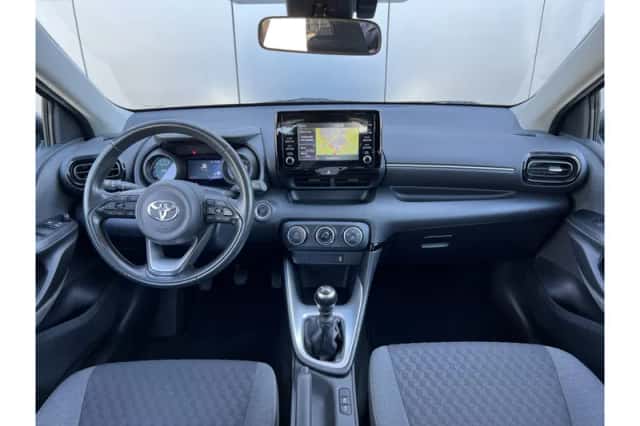 Toyota Yaris (2021) thumbnail 3