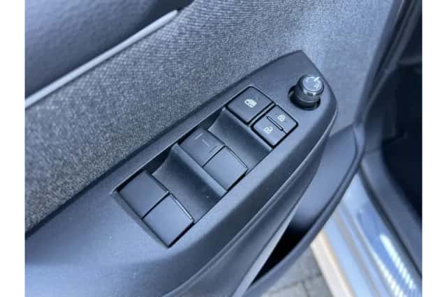 Toyota Yaris (2021) thumbnail 6