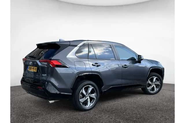 Toyota RAV4 (2022) thumbnail 2