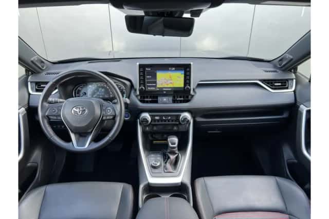 Toyota RAV4 (2022) thumbnail 3