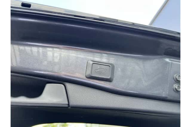 Toyota RAV4 (2022) thumbnail 5