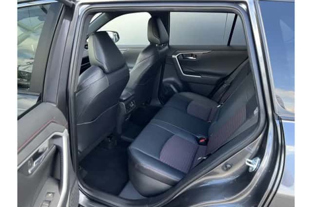 Toyota RAV4 (2022) thumbnail 6