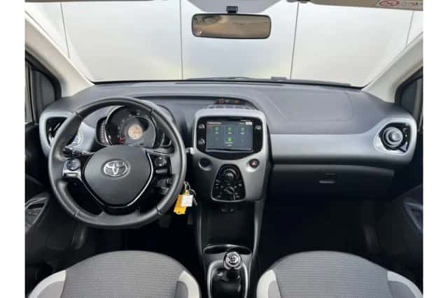 Toyota Aygo (2021) thumbnail 3