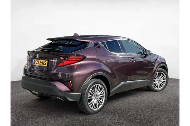 Toyota C-HR (2022) thumbnail 2