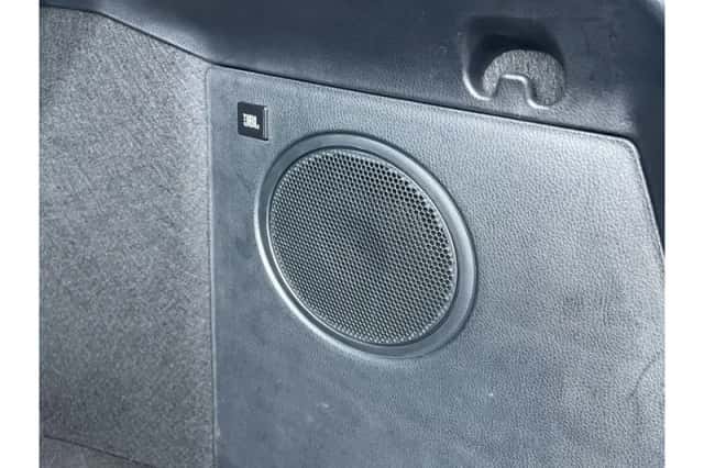 Toyota C-HR (2022) thumbnail 5