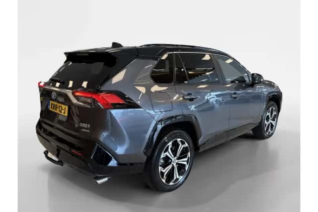 Toyota RAV4 (2022) thumbnail 2