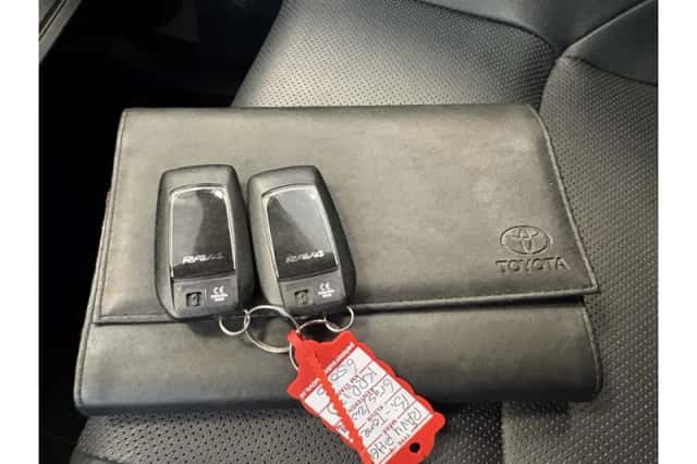 Toyota RAV4 (2022) thumbnail 5