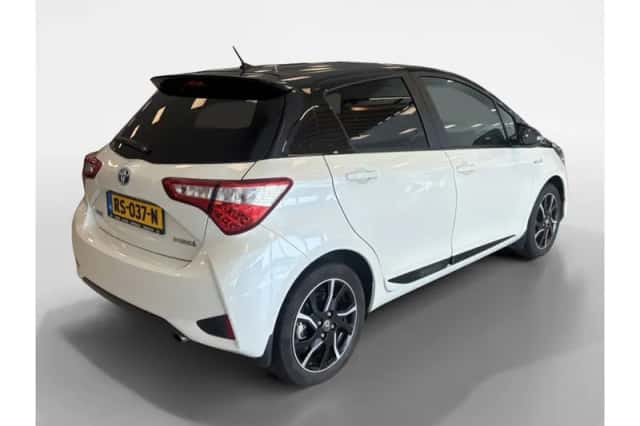 Toyota Yaris (2018) thumbnail 2