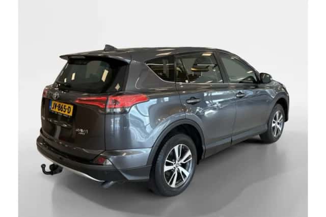 Toyota RAV4 (2016) thumbnail 2