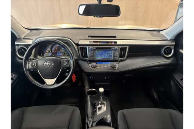 Toyota RAV4 (2015) thumbnail 3