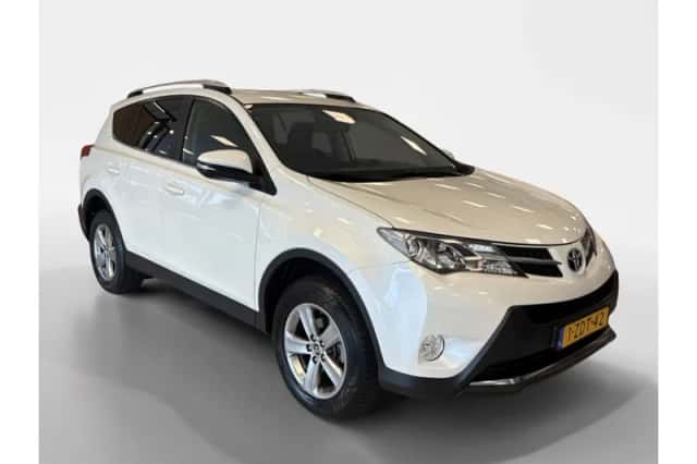 Toyota RAV4 (2015) thumbnail 6