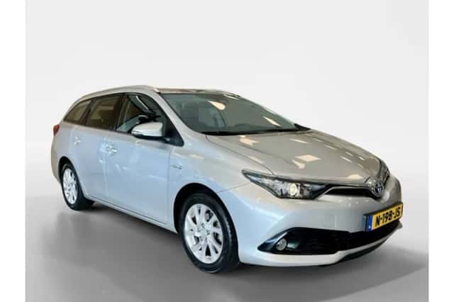 Toyota Auris (2017) thumbnail 2