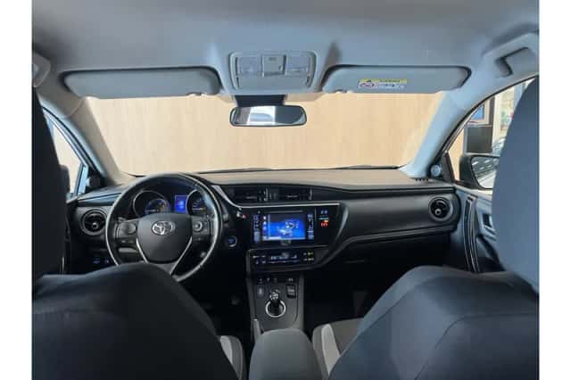 Toyota Auris (2017) thumbnail 3