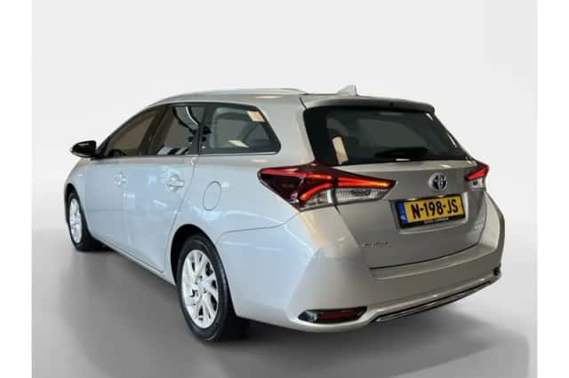 Toyota Auris (2017) thumbnail 4