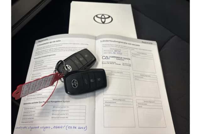 Toyota RAV4 (2024) thumbnail 5