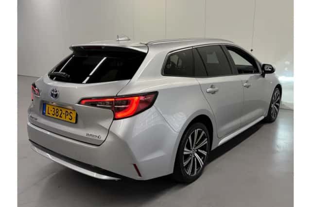 Toyota Corolla (2021) thumbnail 2