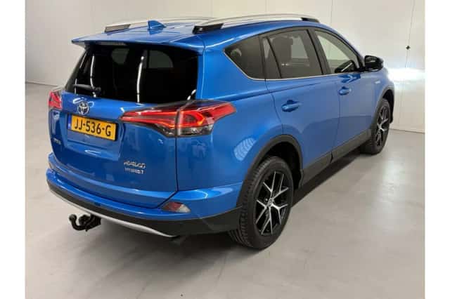 Toyota RAV4 (2016) thumbnail 2