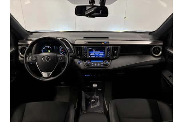 Toyota RAV4 (2016) thumbnail 3