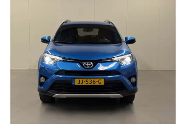 Toyota RAV4 (2016) thumbnail 6
